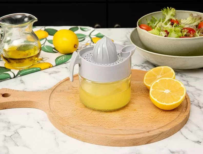 Holly Lemon Squeezer