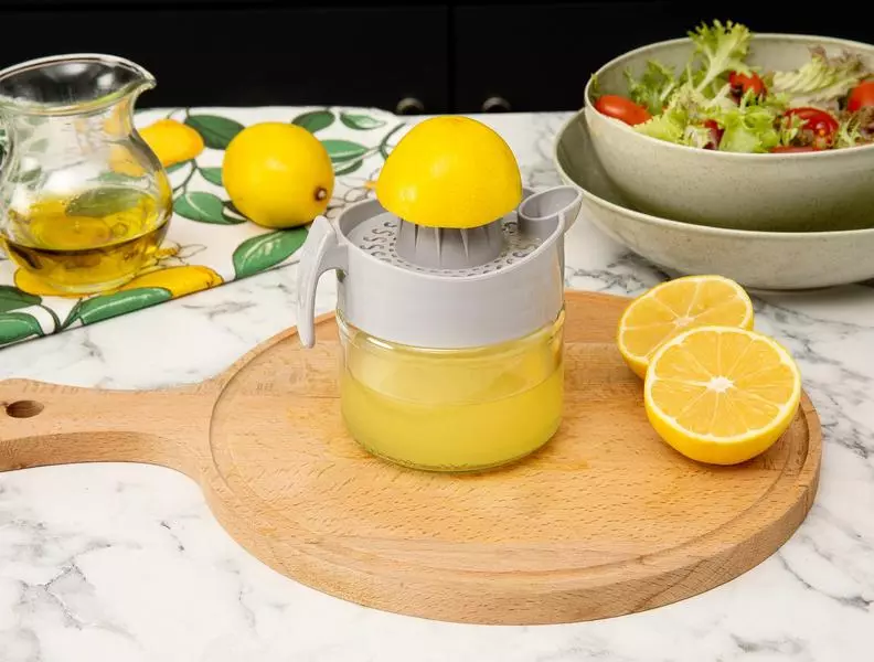 Holly Lemon Squeezer