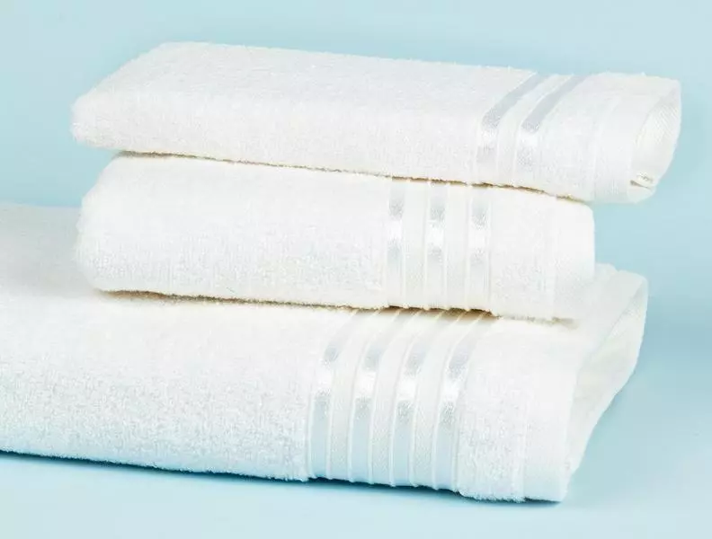 Maynor Flouche Bath Towel
