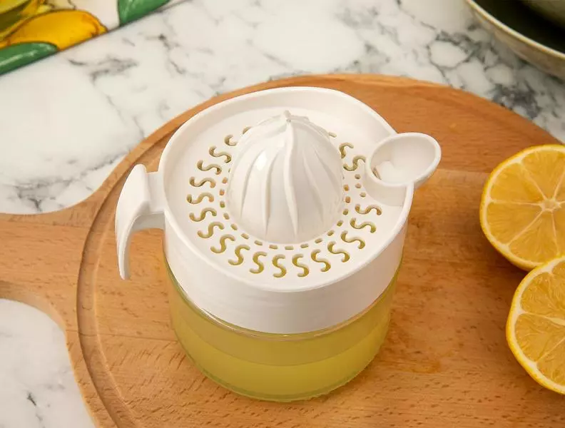Holly Lemon Squeezer