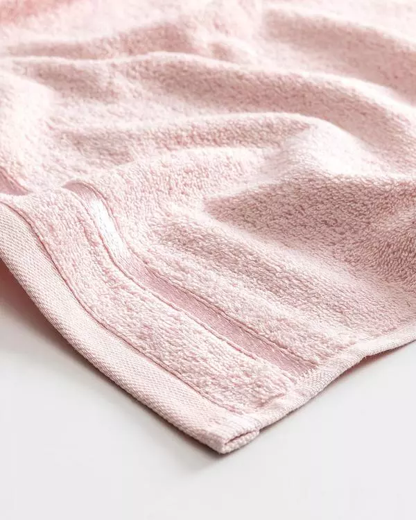 Maynor Flouche Bath Towel