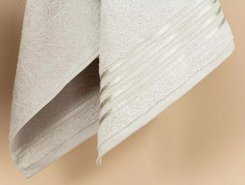 Maynor Flouche Bath Towel