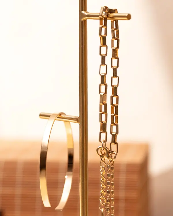 Littera Jewelery Stand
