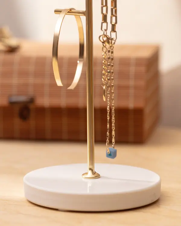 Littera Jewelery Stand