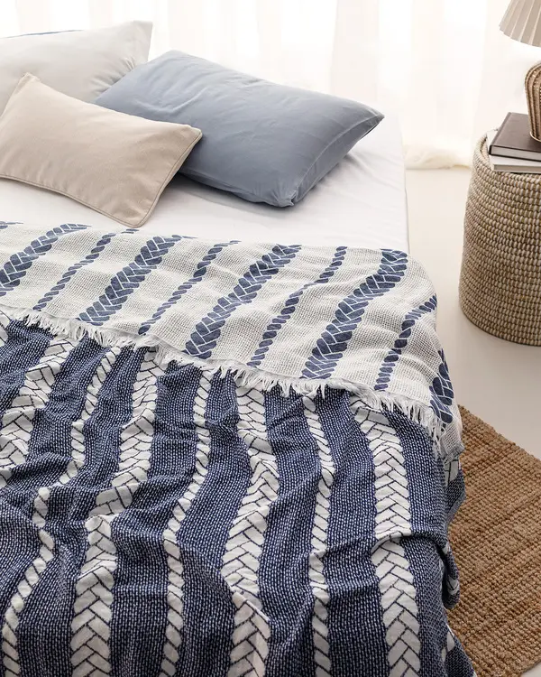 Ames Double Size Bedspread