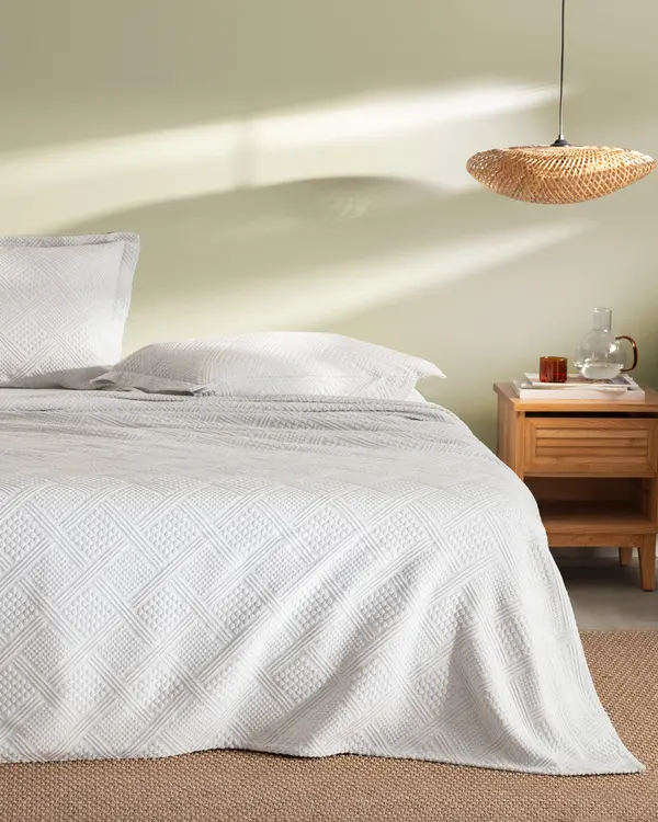 Triangle King Size Bedspread