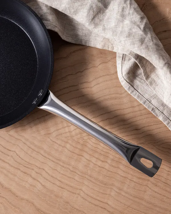 Noir Titanium Pan 20 Cm
