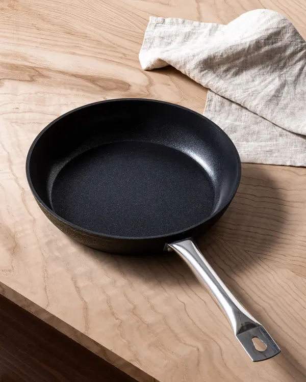 Noir Titanium Pan 24 Cm