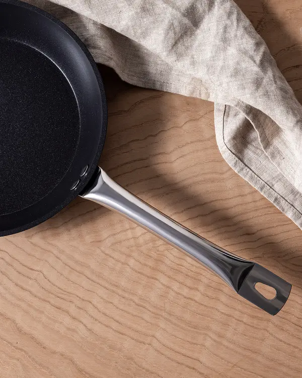 Noir Titanium Pan 24 Cm